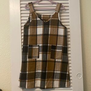 Women’s plaid jumper with v-neck front
